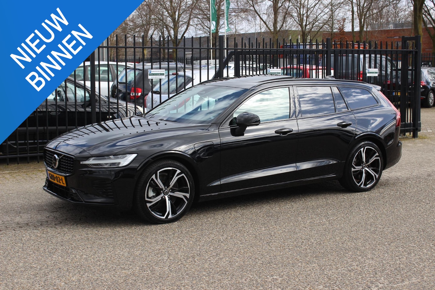 Volvo V60 - 2.0 T6 Plug-in hybrid AWD Plus Dark 2.0 T6 Plug-in hybrid AWD Plus Dark, Schuifd.Trekh - AutoWereld.nl