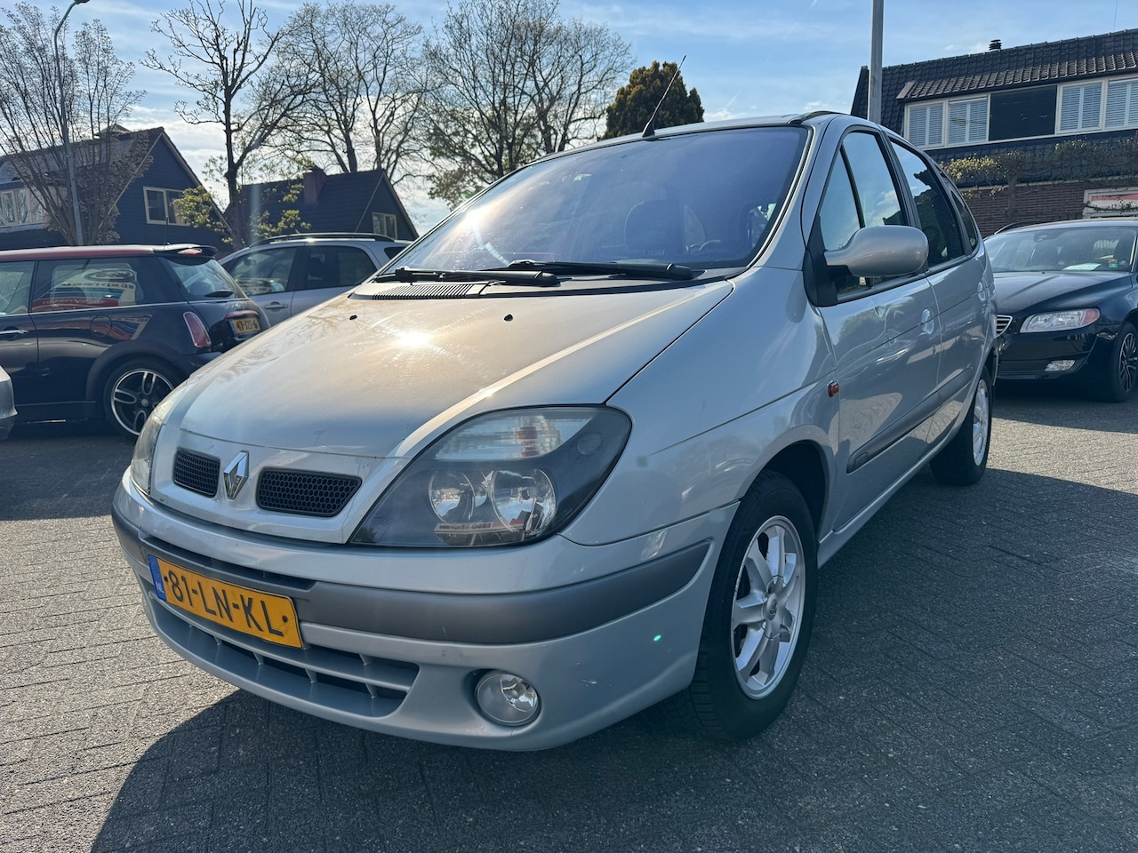 Renault Scénic - 2.0-16V Expression Sport 2.0-16V Expression Sport 139pk,Apk 10/5/27,Automaat,Trekhaak - AutoWereld.nl