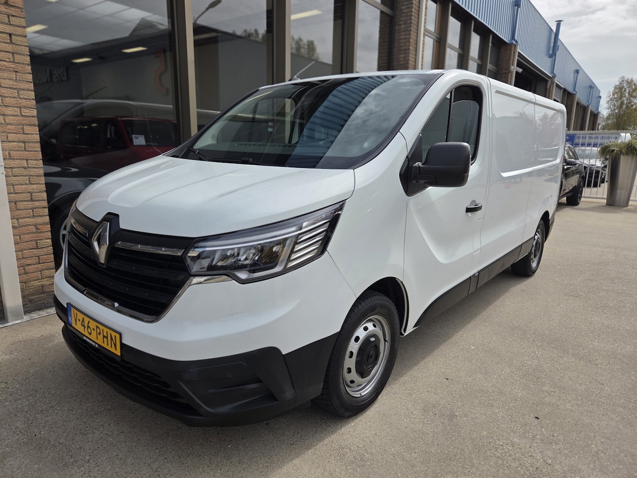 Renault Trafic - 2.0 dCi 130 Pk L2 Airco Cruise control Parkeersensors - AutoWereld.nl