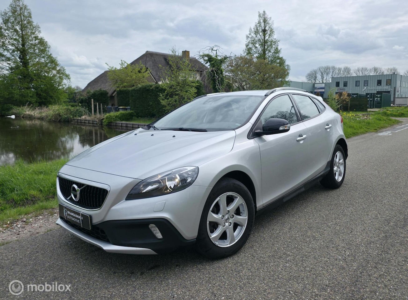 Volvo V40 Cross Country - 1.5 T3 / Stoelv. / Navi / PDC - AutoWereld.nl