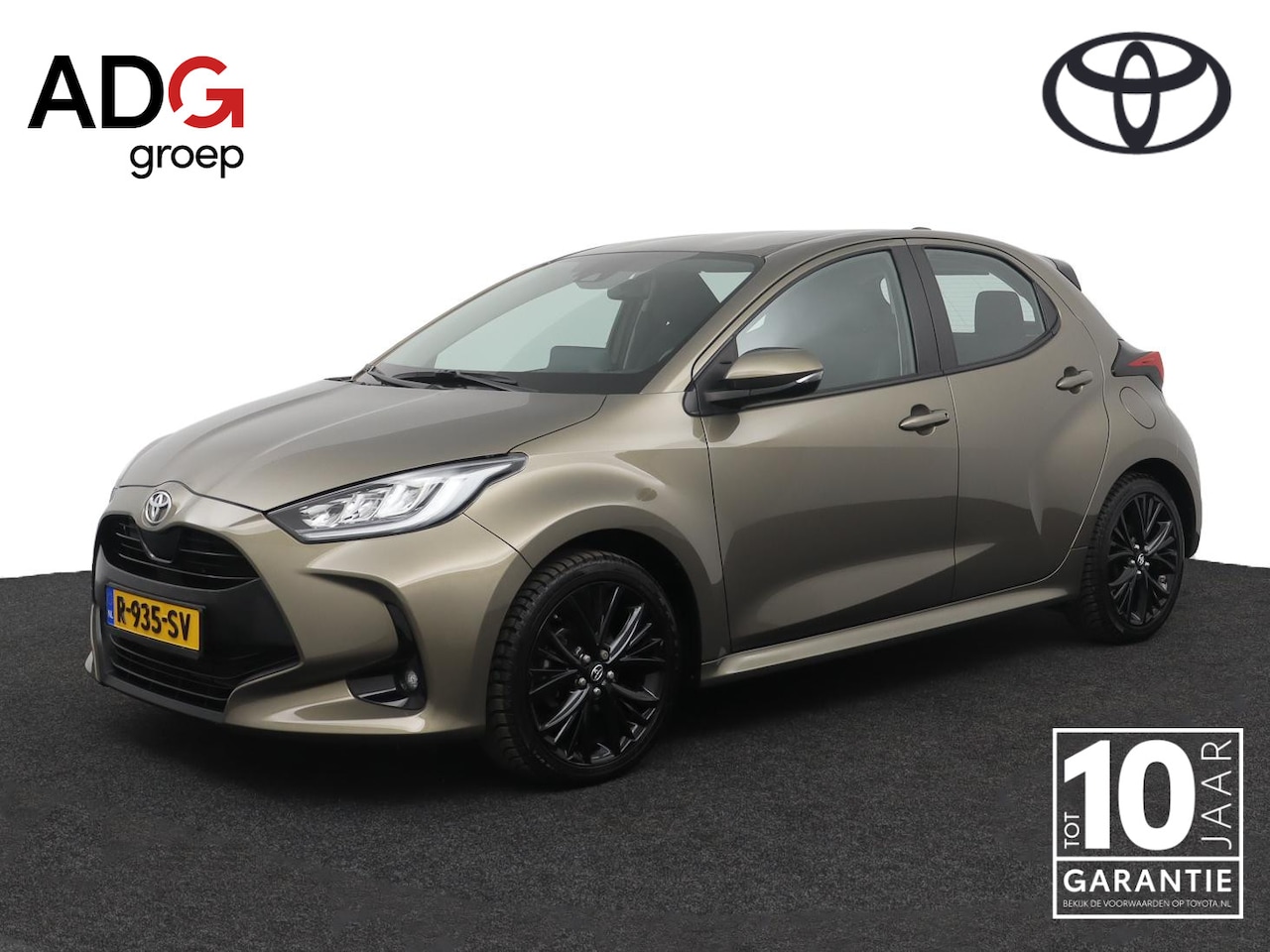 Toyota Yaris - 1.5 VVT-i Business Plus | Airco | Trekhaak | Navigatie | 17 Inch all-weather | - AutoWereld.nl