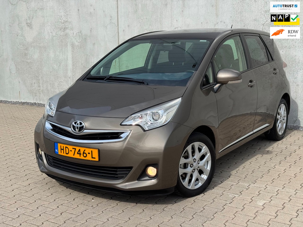 Toyota Verso S - 1.3 VVT-i Automaat NAVI PANO Camera Trekhaak NAP - AutoWereld.nl