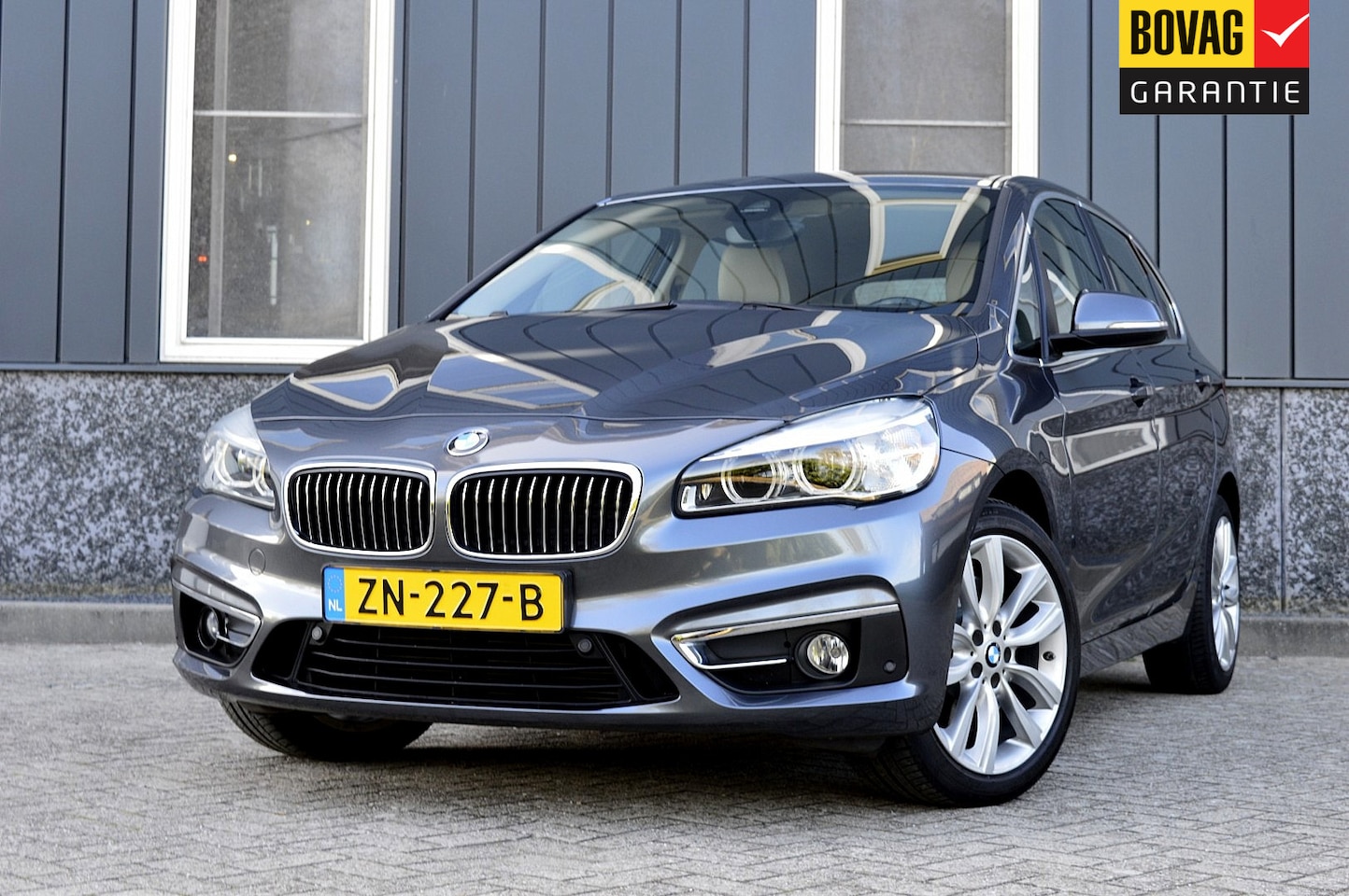 BMW 2-serie Active Tourer - 225i Luxury-Line Rijklaarprijs-Garantie Navigatie Leder Camera Led Airco - AutoWereld.nl