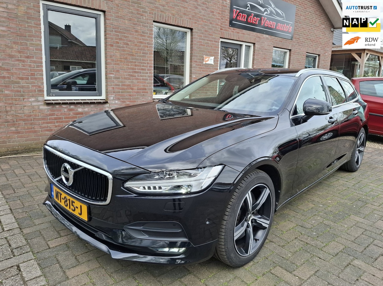 Volvo V90 - 2.0 T5 Momentum. Dealer onderhouden. Zeer luxe en netjes. O.a. leder, stoelverw, trekhaak, - AutoWereld.nl
