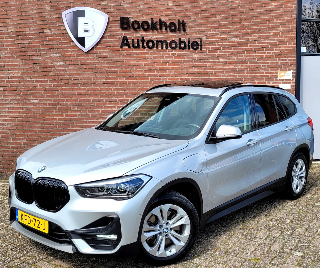 BMW X1 - XDrive25e Pano, HUD, Cam, Harman, M-stuur, Leer - AutoWereld.nl