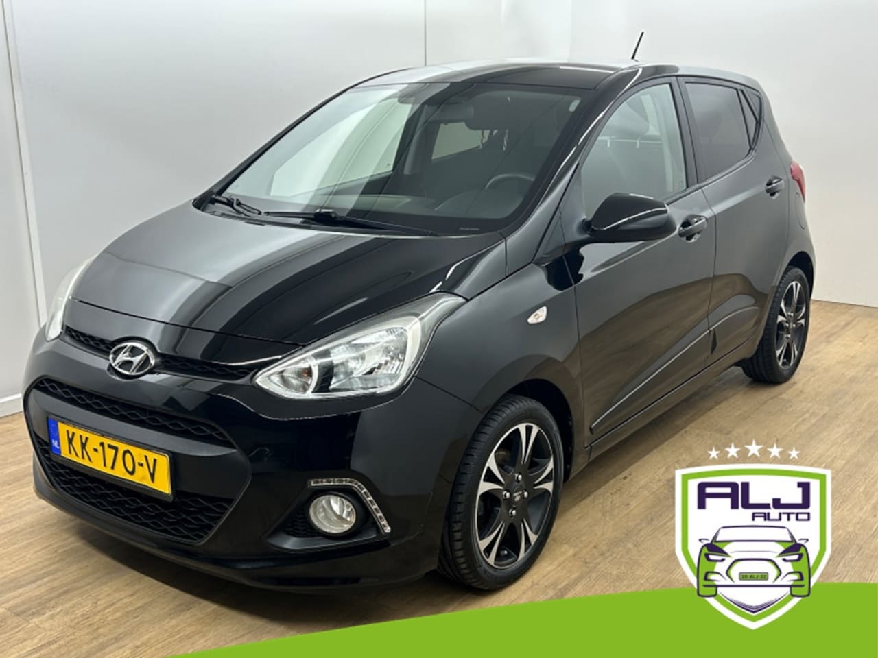 Hyundai i10 - Occasion 1.0i i-Motion Go! 2016 | Zwart | Tweedehands Hyundai i10 | Cruisecontrol | Airco - AutoWereld.nl
