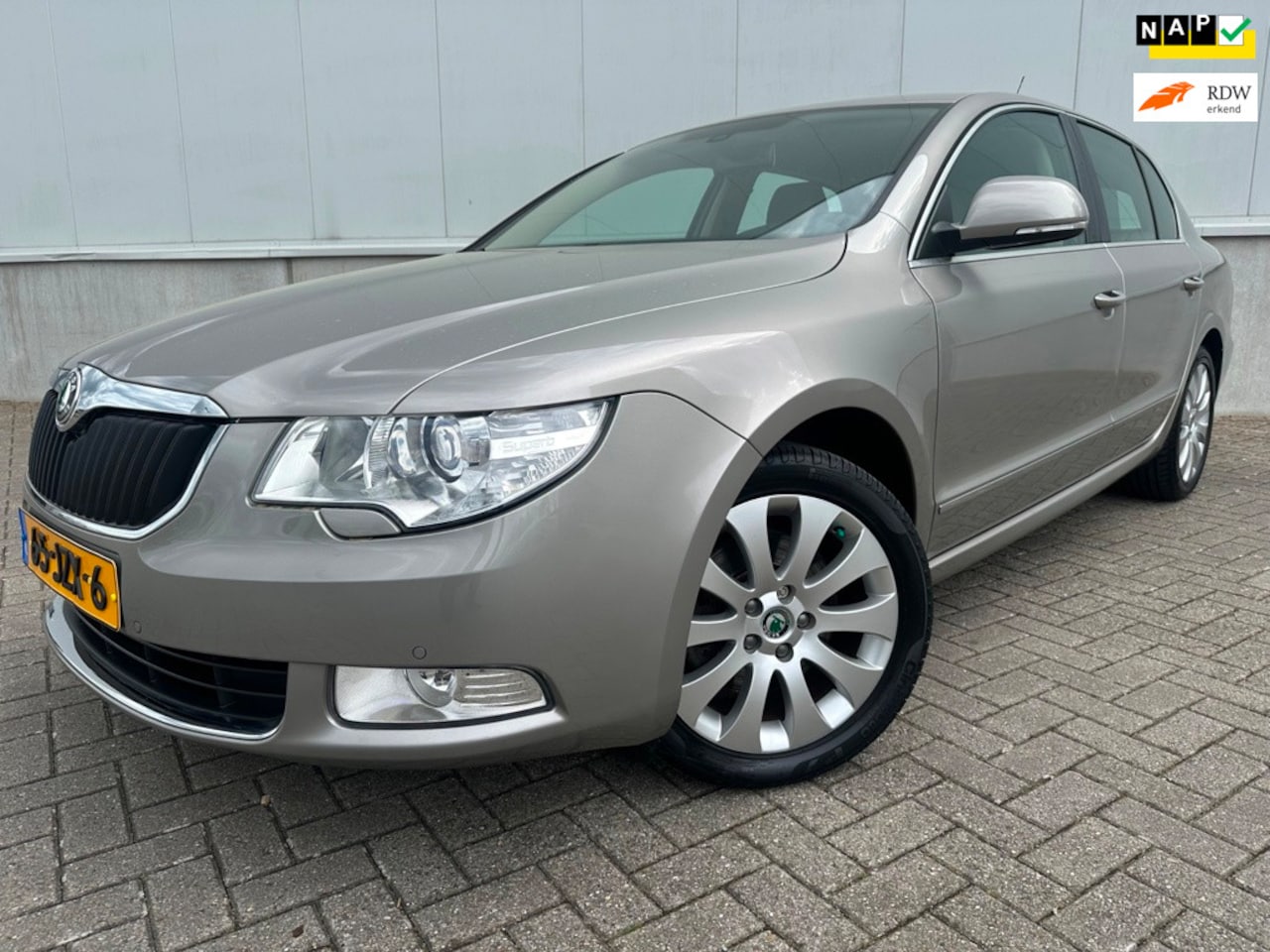 Skoda Superb - 1.8 TSI Elegance Automaat NL auto..... - AutoWereld.nl