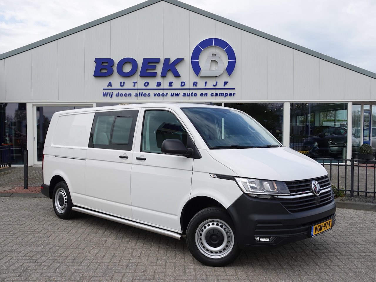 Volkswagen Transporter - 2.0 TDI L2H1 30 DC 6-PERS | NAVI | CRUISE | SIDEBARS | AIRCO - AutoWereld.nl
