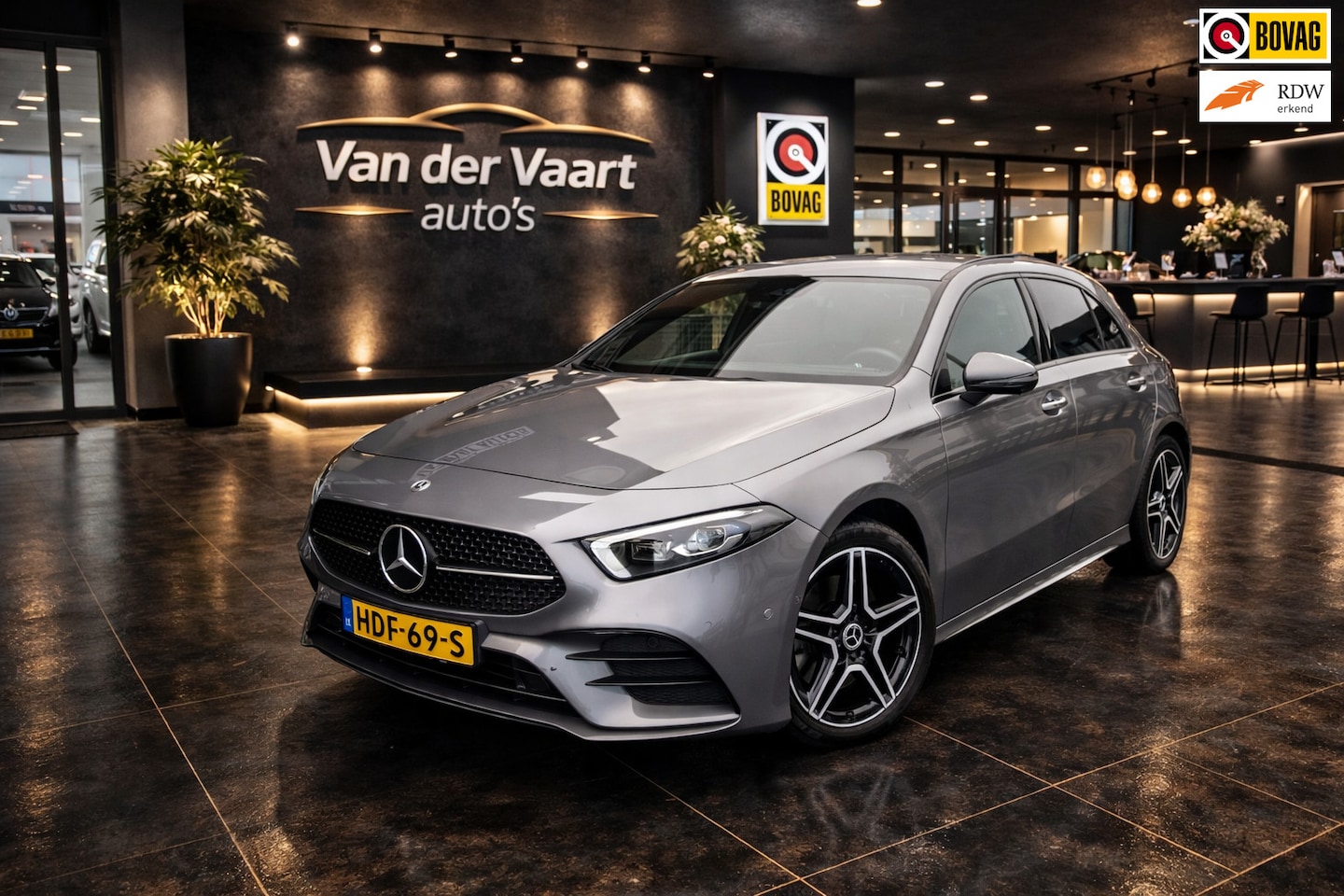 Mercedes-Benz A-klasse - 250 e Star Edition AMG Line Plus NIGHT PAKKET PANO HEADUP 360CAMERA - AutoWereld.nl