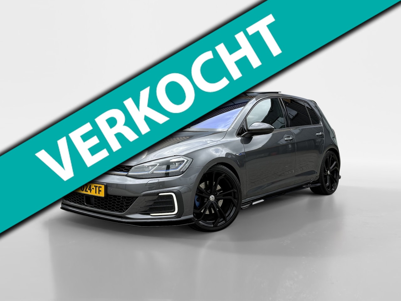 Volkswagen Golf - 1.4 TSI PHEV GTE / Panoramadak / Maxton design / Akrapovic uitlaat - AutoWereld.nl