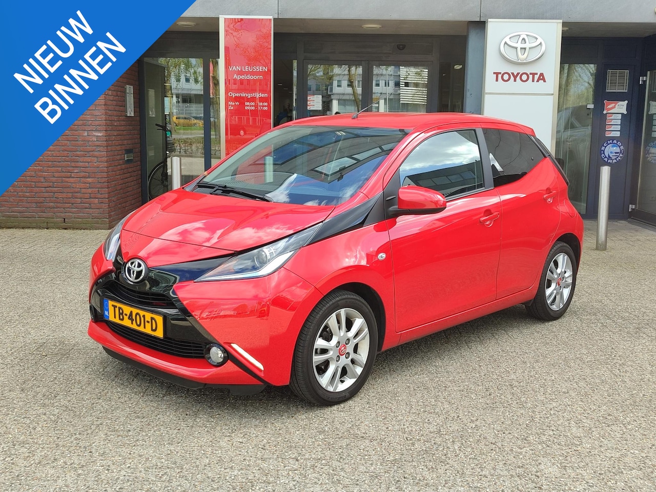 Toyota Aygo - 1.0 VVT-i X-JOY BNAVI CLIMA CAMERA BLUETOOTH 15'' LM-VELGEN PRIVACY GLASS EL-RAMEN/SPIEGEL - AutoWereld.nl