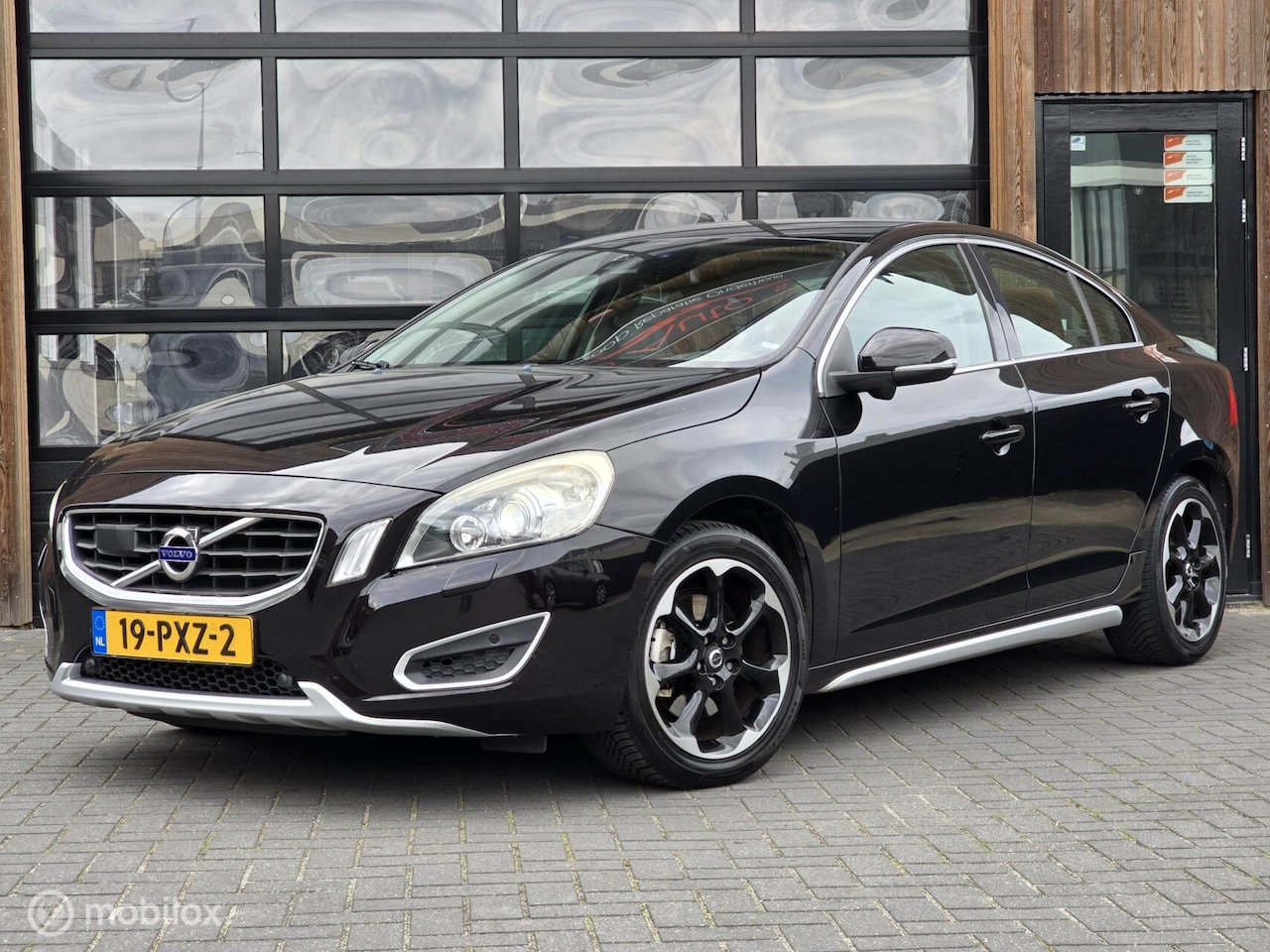 Volvo S60 - 1.6 T4 SUMMUM LEER XENON ADAPTIVE CRUISE BLIS - AutoWereld.nl