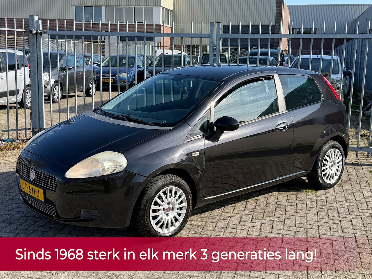 Fiat Grande Punto - 1.4 Active NIEUWE APK! NL AUTO NAP! Airco l Elek pakket l TREKHAAK l MTF-STUUR! PERFECT ON - AutoWereld.nl
