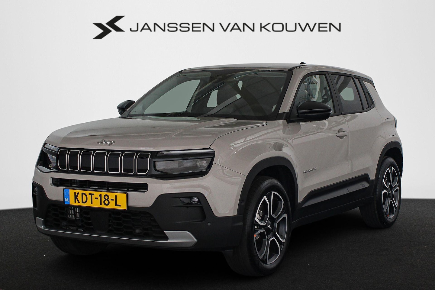 Jeep Avenger - 1.2 e-Hybrid Summit / Navi / Clima / Winterpakket / Camera / 2+6 Jaar Garantie - AutoWereld.nl