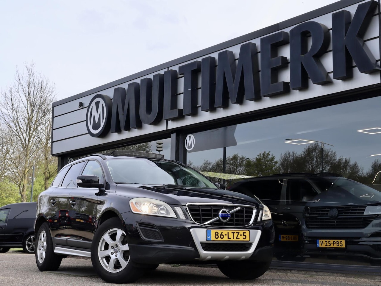 Volvo XC60 - 2.0T Momentum Automaat, Leder, Panodak - AutoWereld.nl