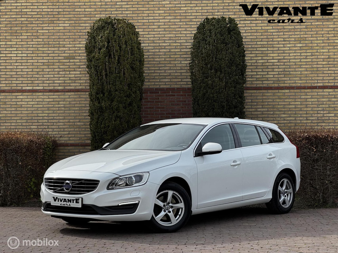 Volvo V60 - 1.5 T2 Nordic+ AUT.*Stoel/Vooruit.VRW*Cruise*Clima - AutoWereld.nl