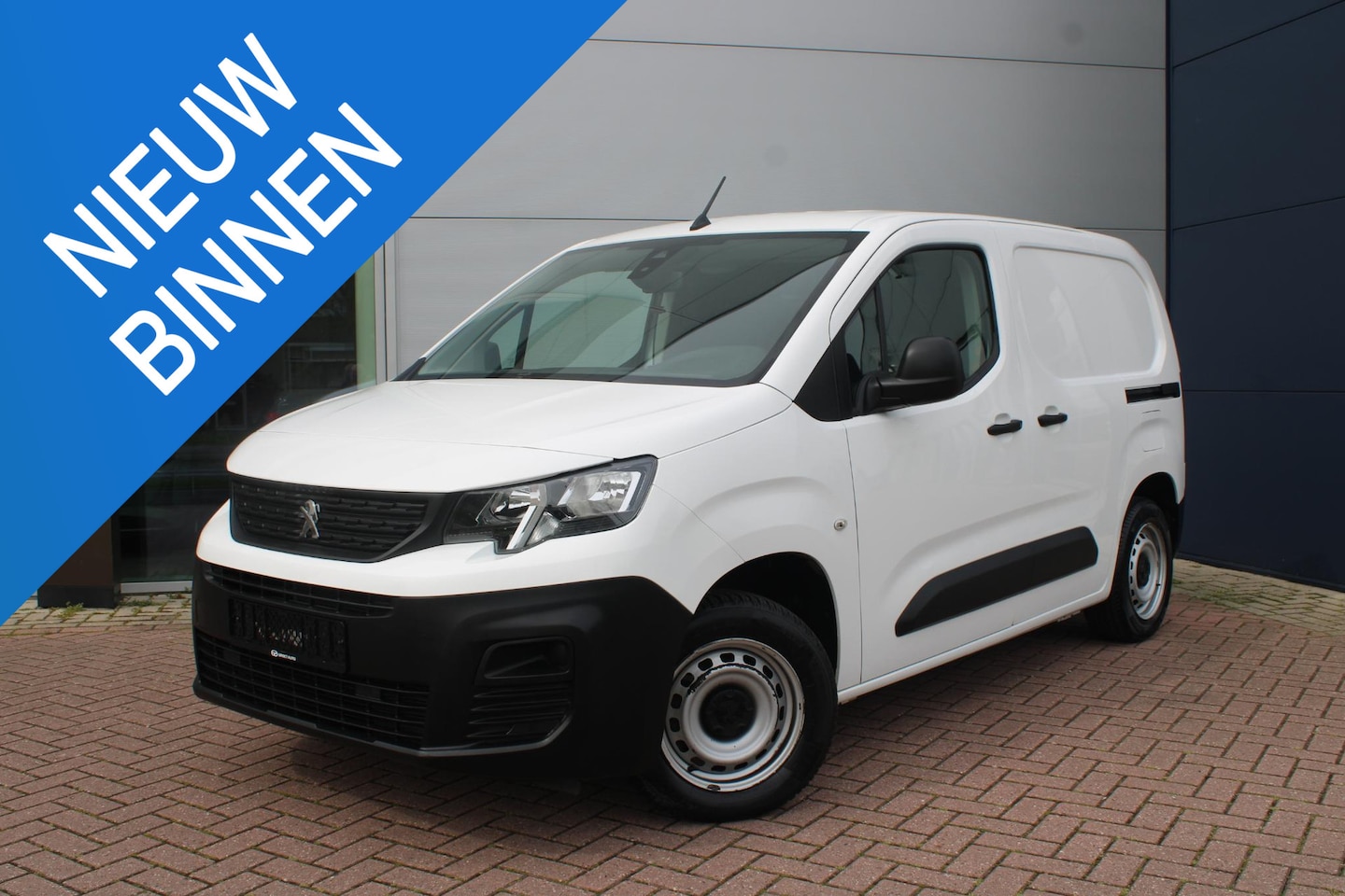 Peugeot Partner - 1.2 PureTech 110pk Premium Benzine 3-zits BPM-vrij Airco 2X zijdeur 52.898km Zeer mooi - AutoWereld.nl