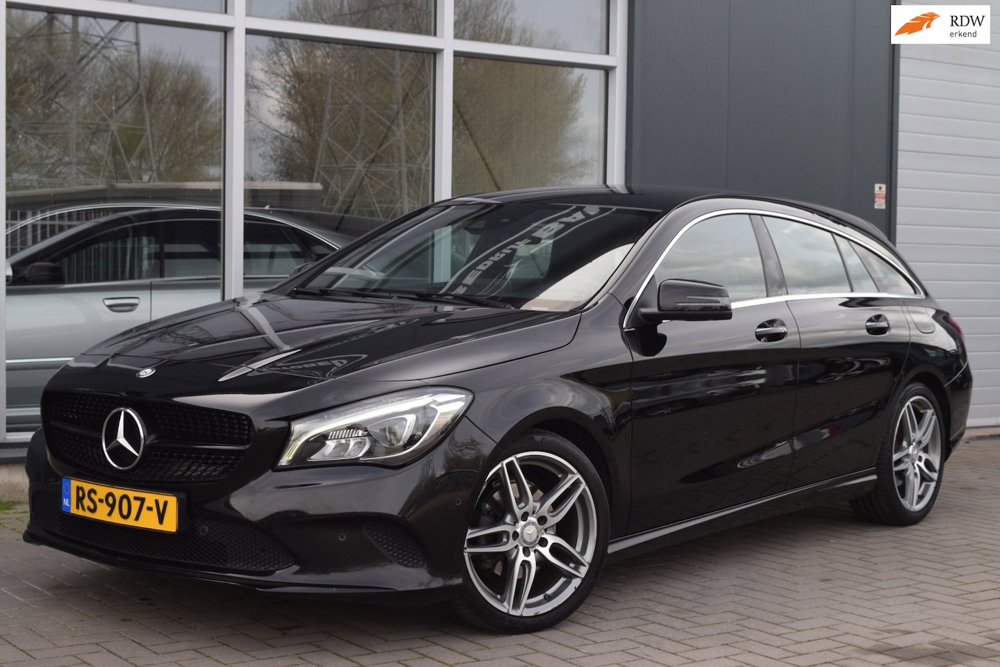 Mercedes-Benz CLA-klasse Shooting Brake - 180 d Prestige | Automaat | LED | Navi | APK 8-2026 - AutoWereld.nl
