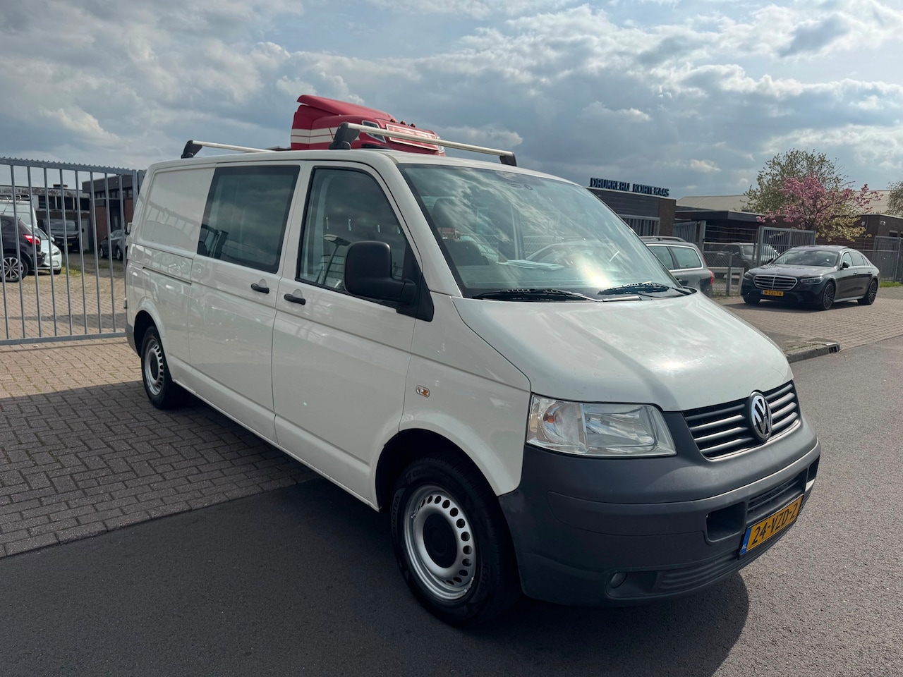 Volkswagen Transporter - 1.9 TDI AIRCO 6 PERSON LONG-BODY - AutoWereld.nl