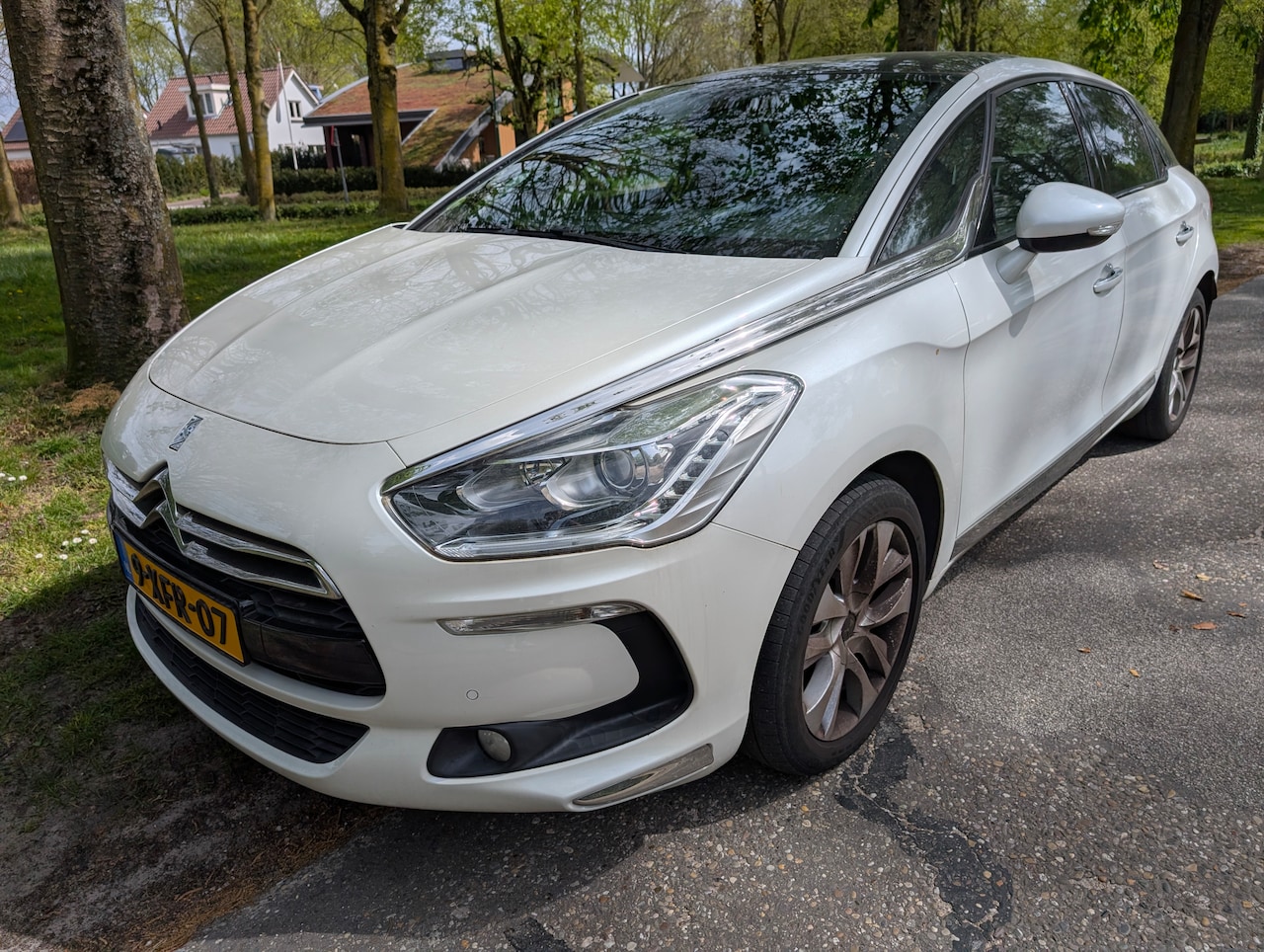 Citroën DS5 - 1.6 BlueHDi Business Executive Climate control, Camera, Keyless, Panoramadak, Cruise control, Trekhaak - AutoWereld.nl