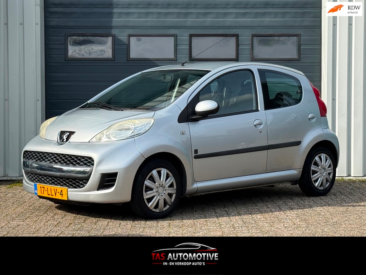 Peugeot 107 - 1.0-12V XR 5-deurs AIRCO / LEER / TOERENTELLER - AutoWereld.nl