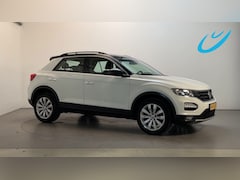 Volkswagen T-Roc - 1.5 TSI 150pk DSG Style Navigatie Parkeersensoren DAB+ App-Connect