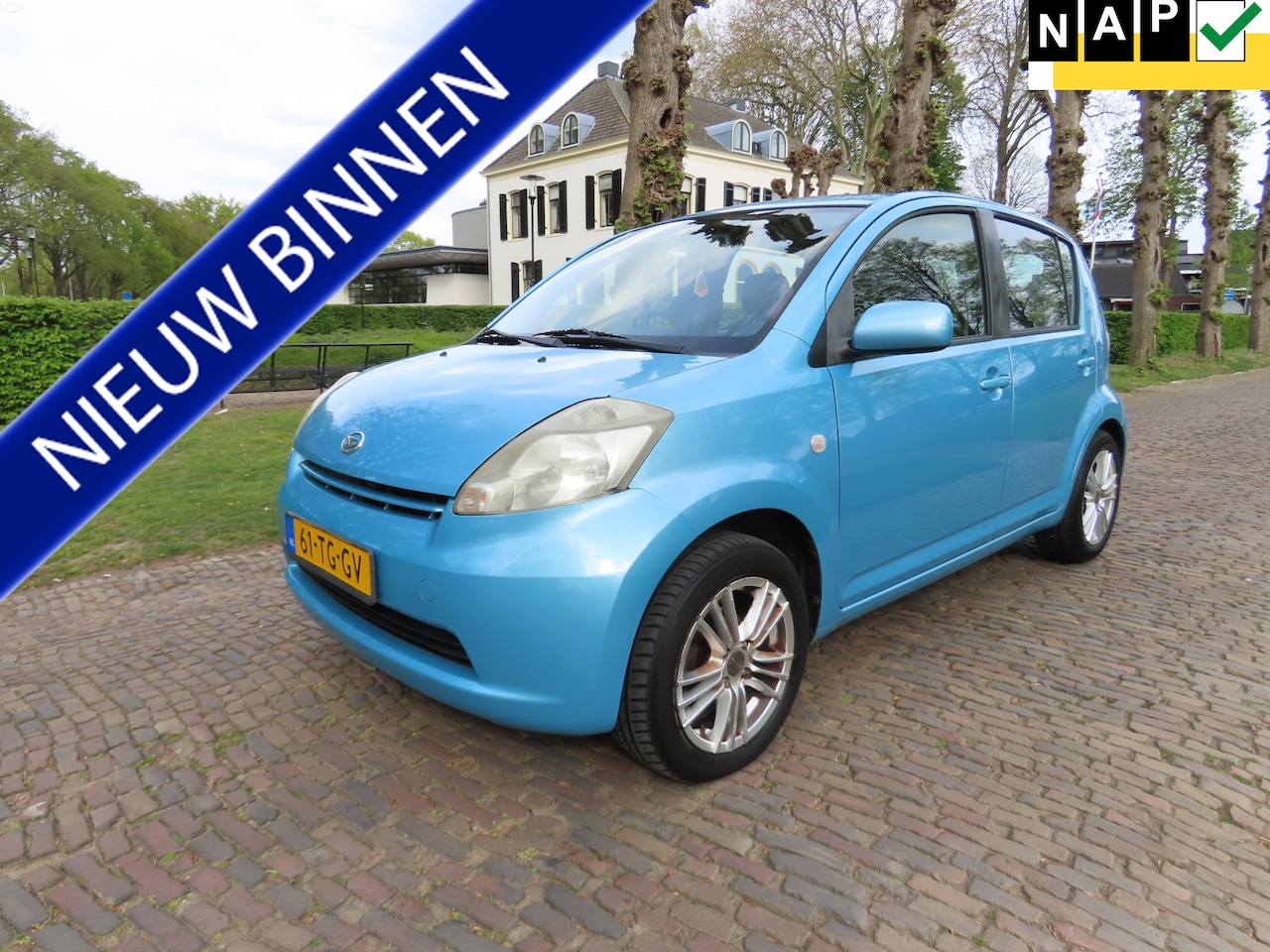 Daihatsu Sirion 2 - 1.0-12V Trend Airco Stuurbekrachtiging 5 Drs LM Velgen Trekhaak - AutoWereld.nl