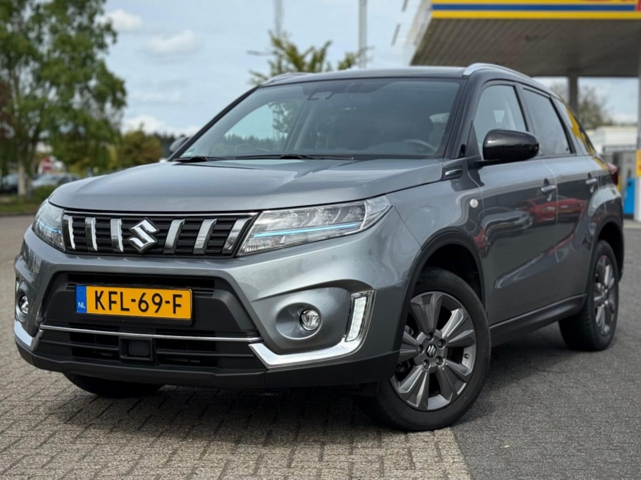 Suzuki Vitara - 1.5 SELECT HYBRID A/T CARPLAY CAMERA ADD. CRUISE TWO TONE - AutoWereld.nl