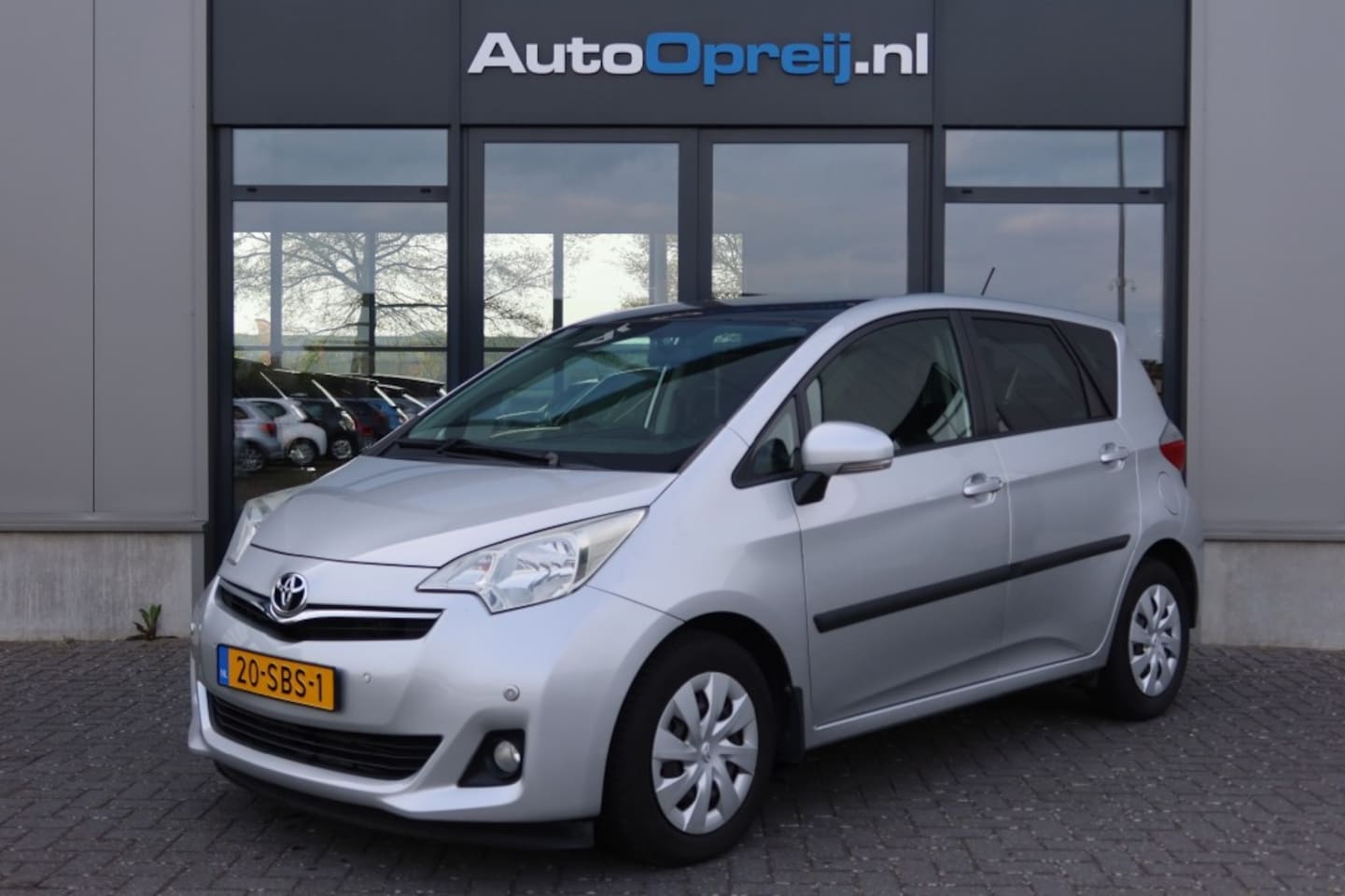 Toyota Verso S - 1.3 VVT-i Aspiration AUTOMAAT Clima, Cruise,camera, Pano dak, Trekhaak - AutoWereld.nl