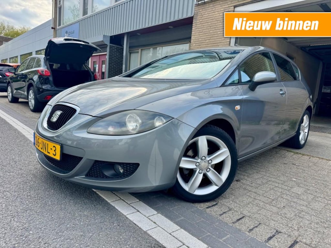 SEAT Leon - 1.6 Sportstyle AIRCO 17 INCH NETTE AUTO APK 1-2029 PDC - AutoWereld.nl