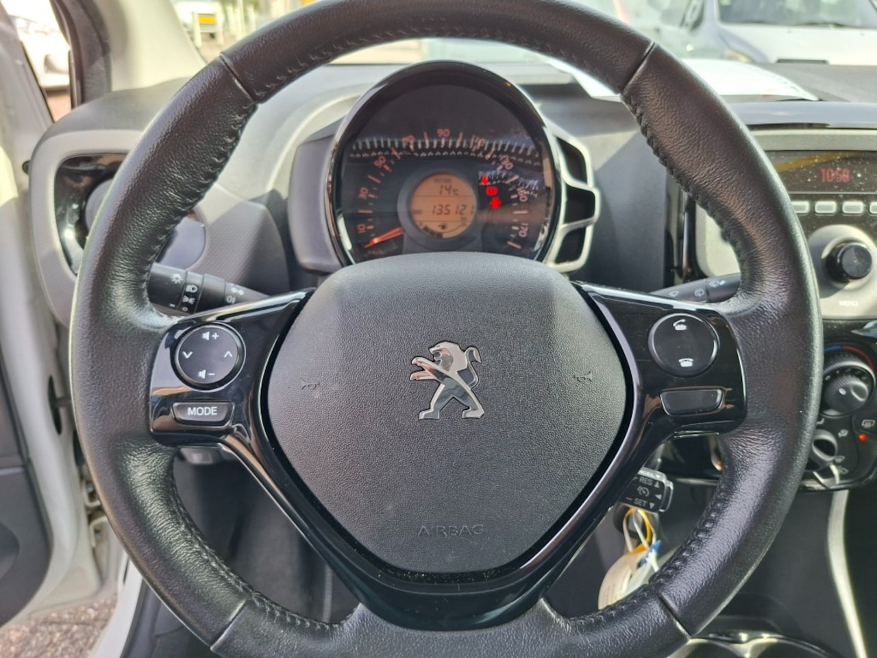 Peugeot 108 - 1.0 e-VTi Style RADIO DAB/AIRCO/CRUISE/ELEC.RAMEN VOOR/CV/ELEC.SPIECELS