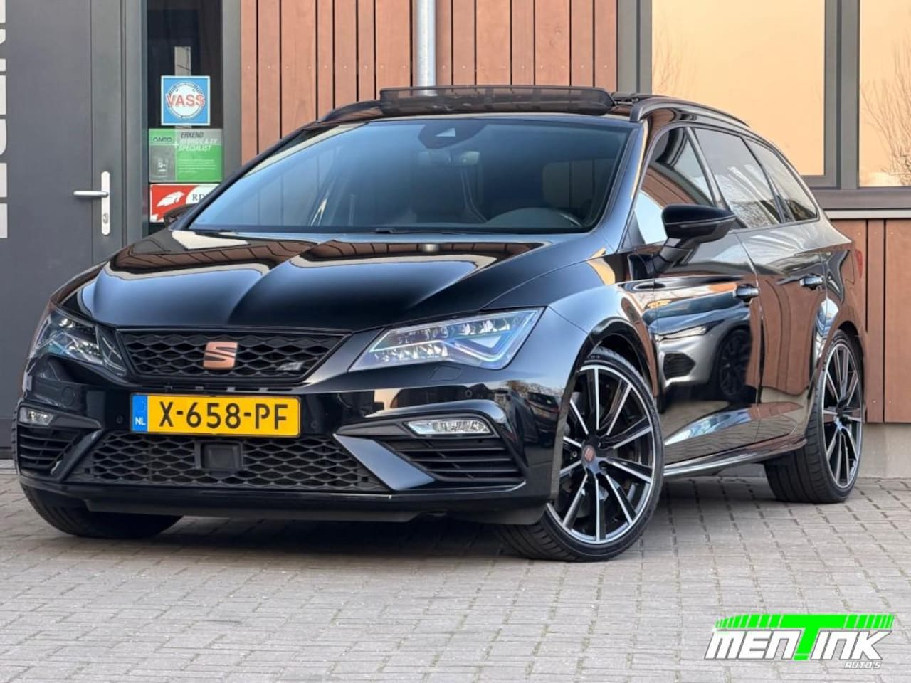 SEAT Leon - 2.0 TSI CUPRA 300 Performance 4Drive Brembo Virtual Pano Schalen - AutoWereld.nl