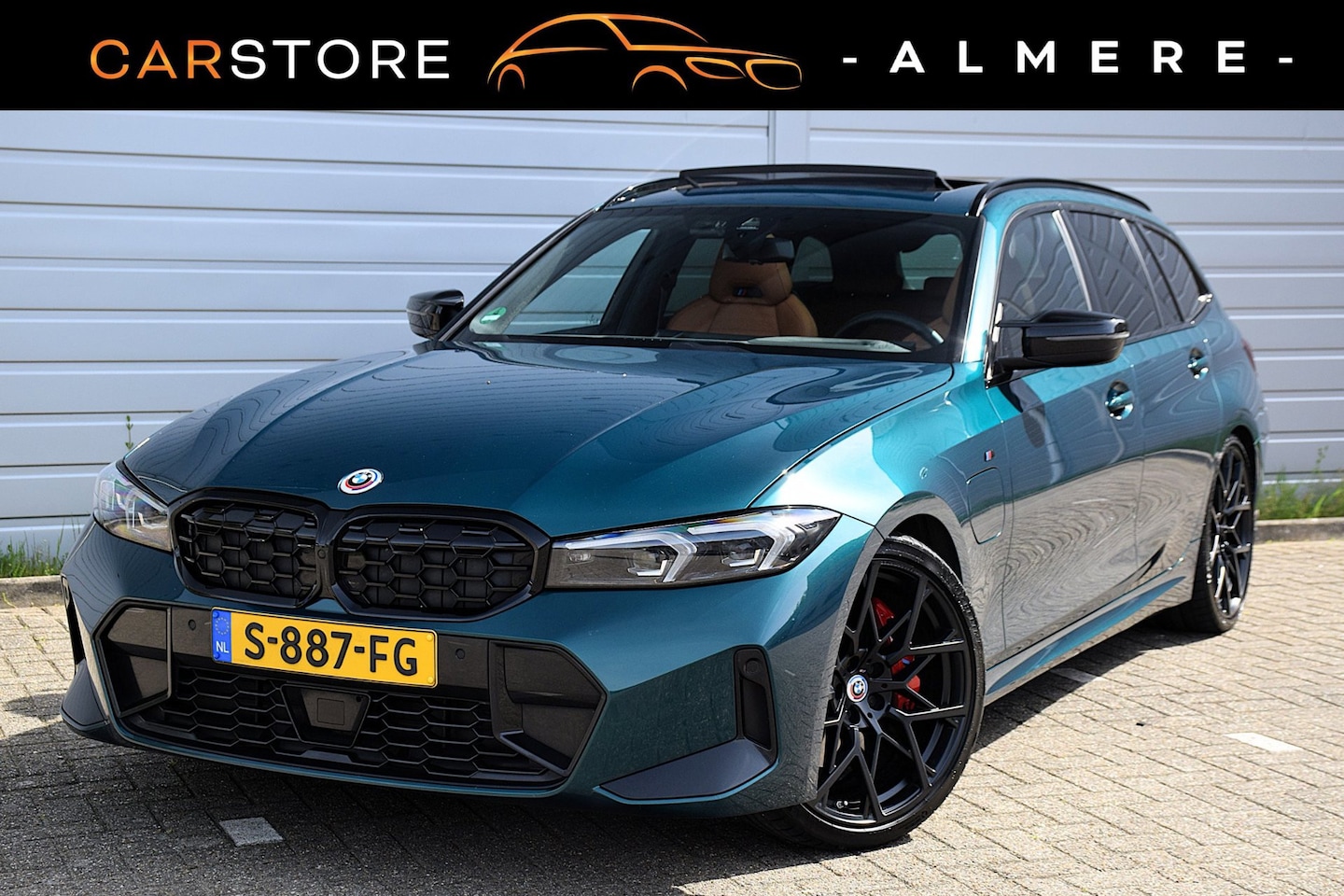 BMW 3-serie Touring - 330e*M-Pakket*Dak*Trekhaak*112Dkm**Keyless*2023*Boston Green*INDIVIDUAL* - AutoWereld.nl