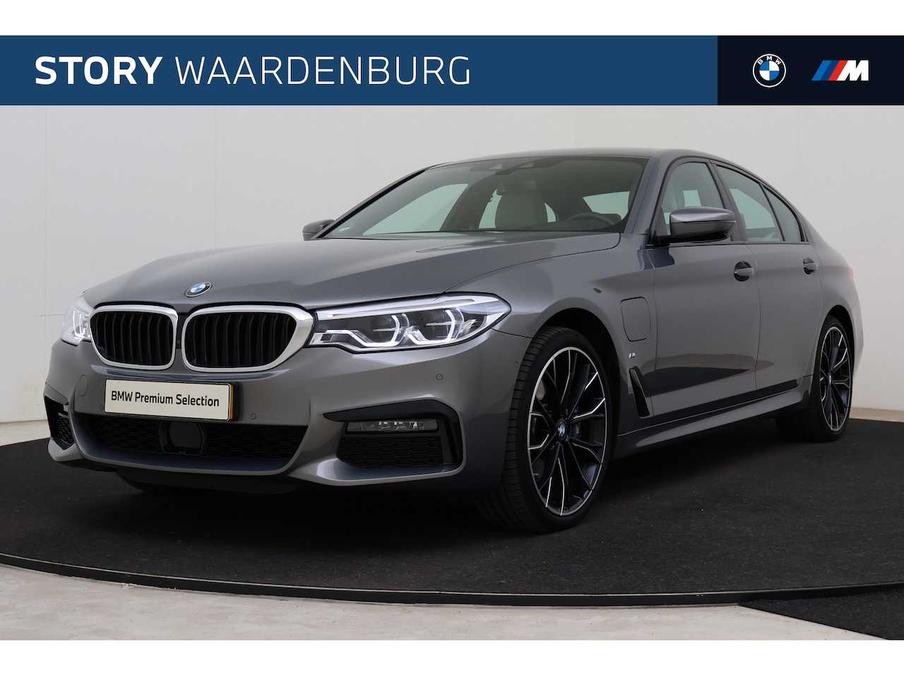 BMW 5-serie - 530e High Executive M Sport Automaat / Comfortstoelen / Comfort Access / Adaptieve LED / L - AutoWereld.nl