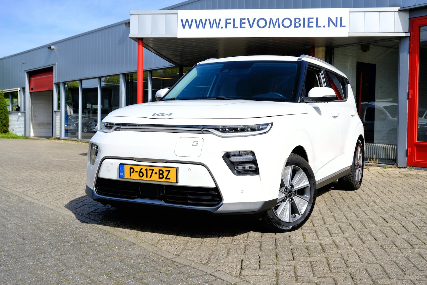 Kia e-Soul - DynamicPlusLine 64 kWh Aut. Navi|Clima|Cam|LMV|CarPlay - AutoWereld.nl