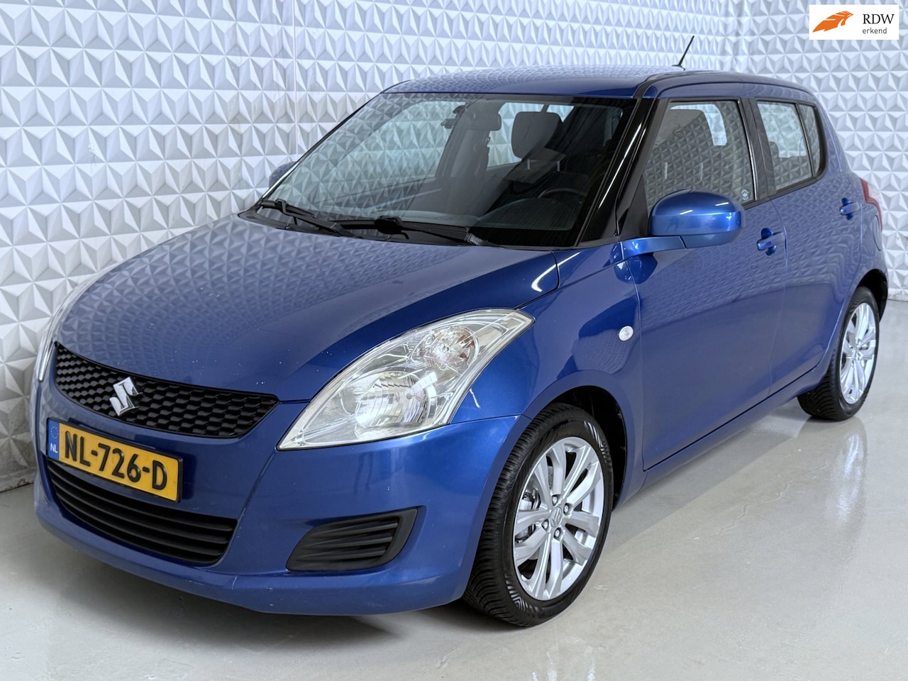 Suzuki Swift - 1.2 Exclusive EASSS 5drs Airco / Sportvelgen (2013) - AutoWereld.nl
