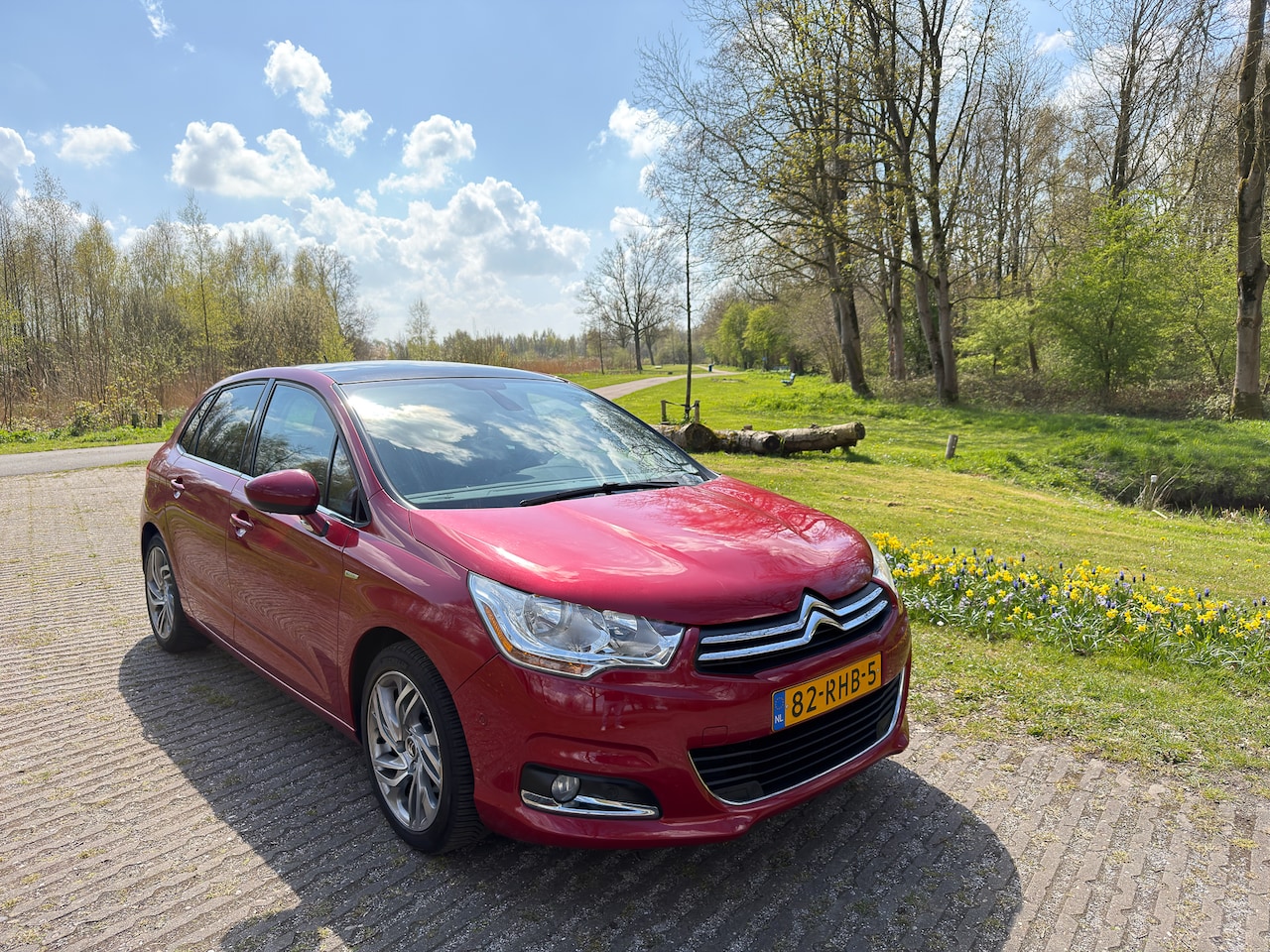 Citroën C4 - 1.6 THP Exclusive Citroën C4 1.6 THP Exclusive EGS automaat met turbo – Luxe, comfort en soepel rijgedrag - AutoWereld.nl