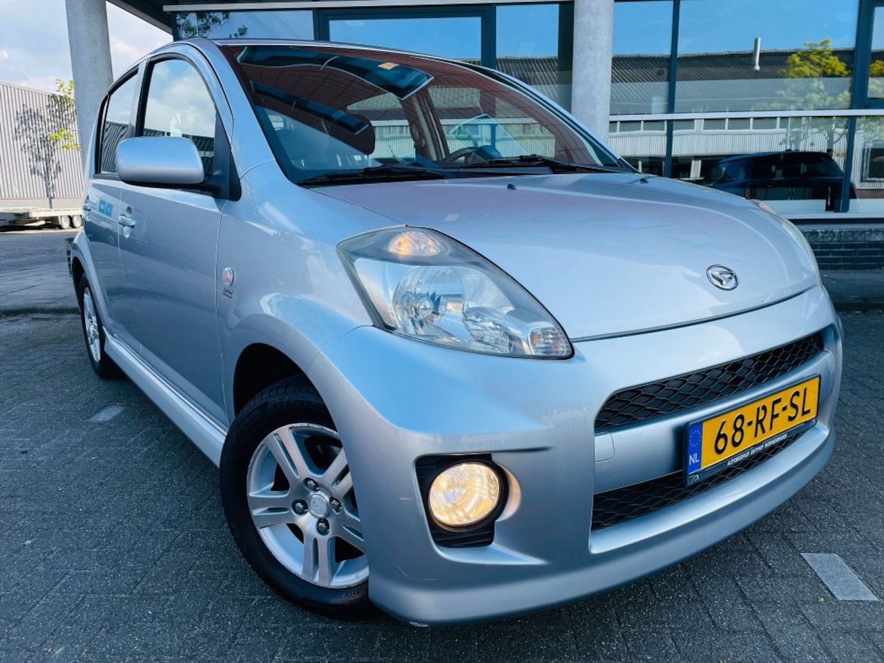 Daihatsu Sirion 2 - 1.3-16V Comfort AUTOMAAT AIRCO 14'LMV - AutoWereld.nl