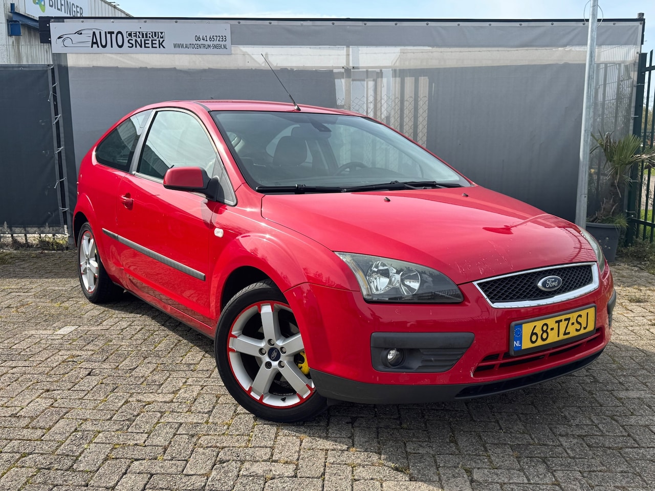 Ford Focus - 1.6-16V Futura - Airco - Cruise - APK 01-27 - AutoWereld.nl