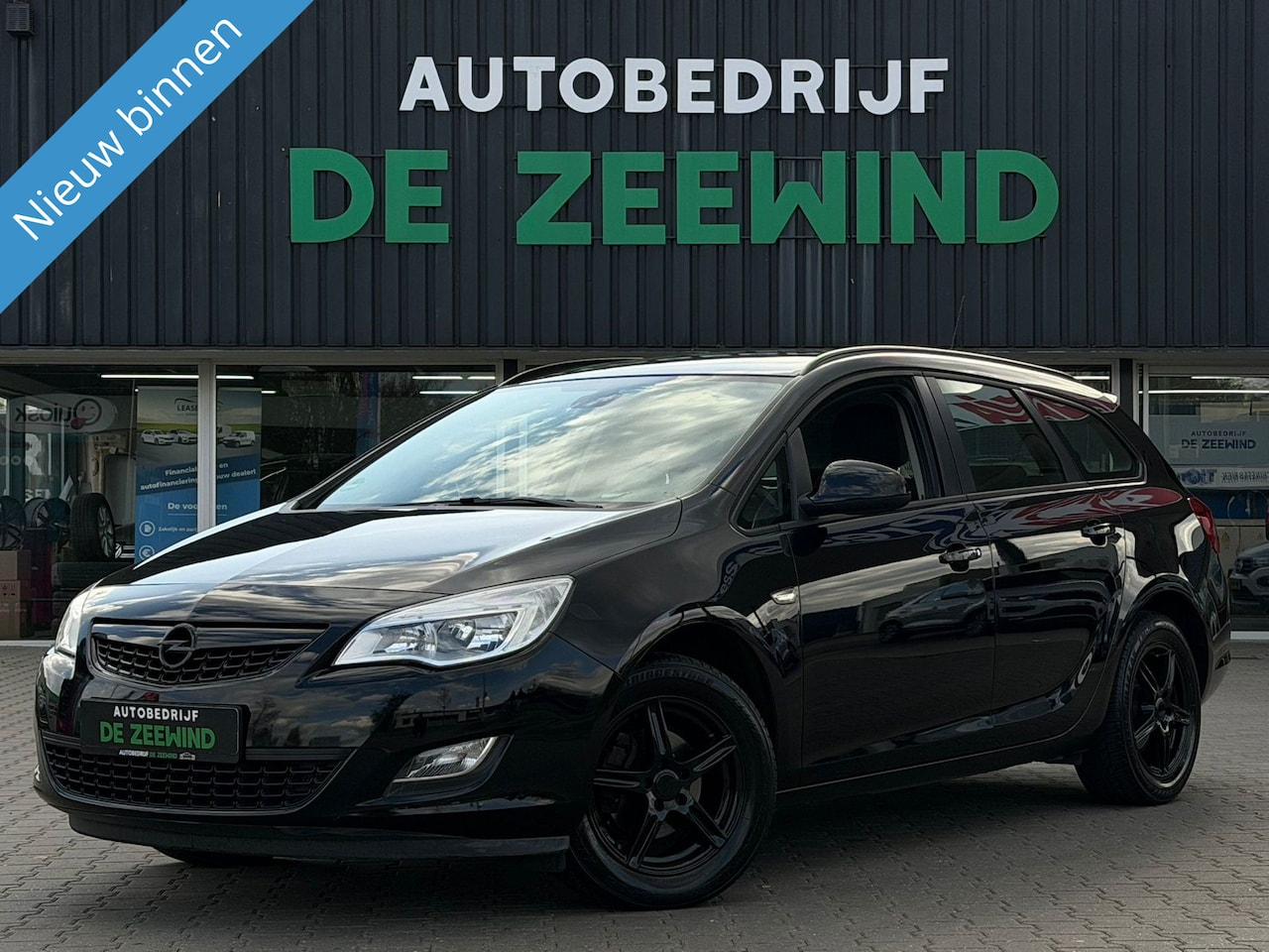 Opel Astra Sports Tourer - 1.4 Turbo Sport|Black on Black|Trekhaak - AutoWereld.nl