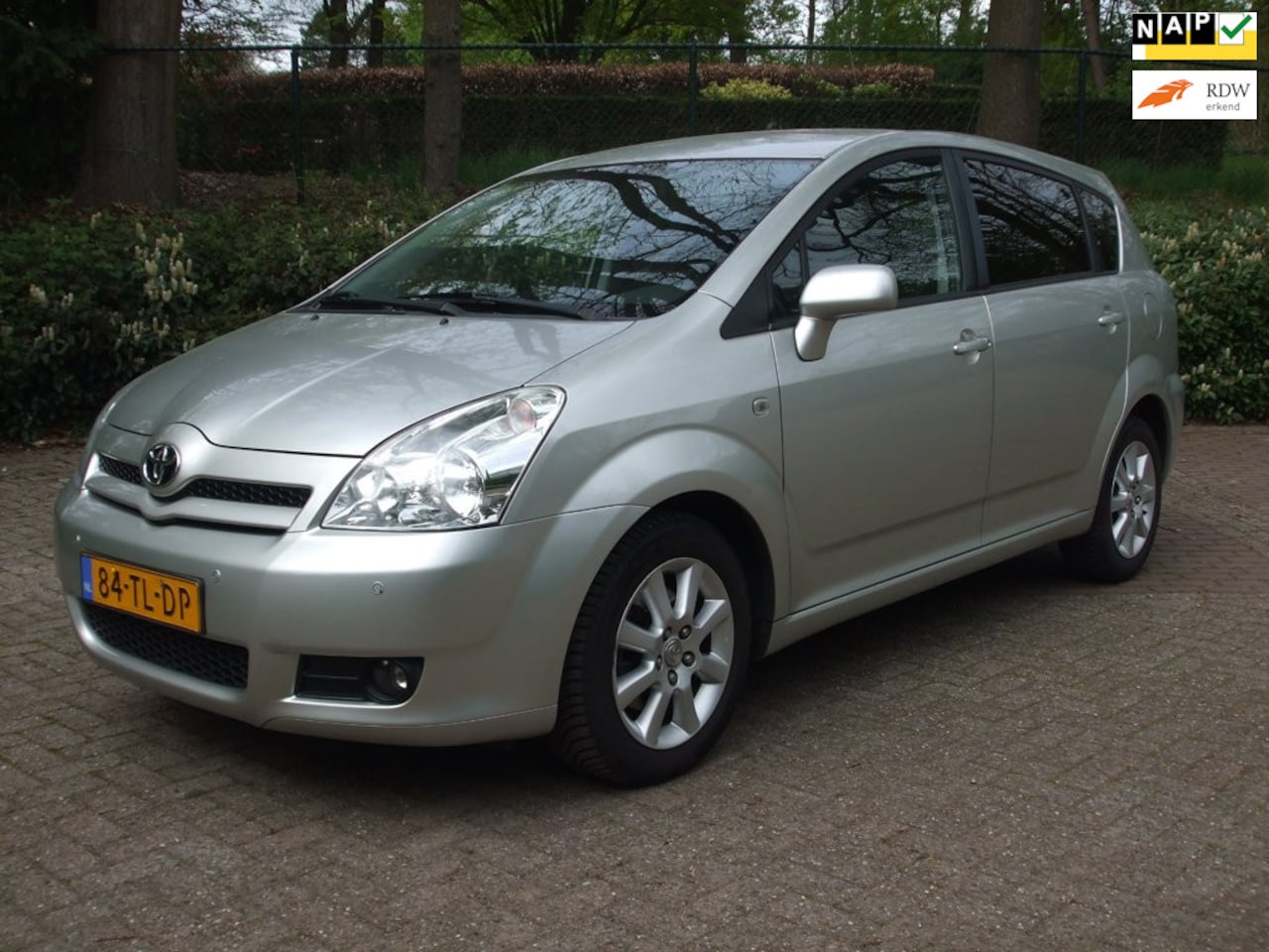 Toyota Verso - 1.8 VVT-i Dynamic clima cruise 1e eigenaar 172 dkm NAP zilver - AutoWereld.nl
