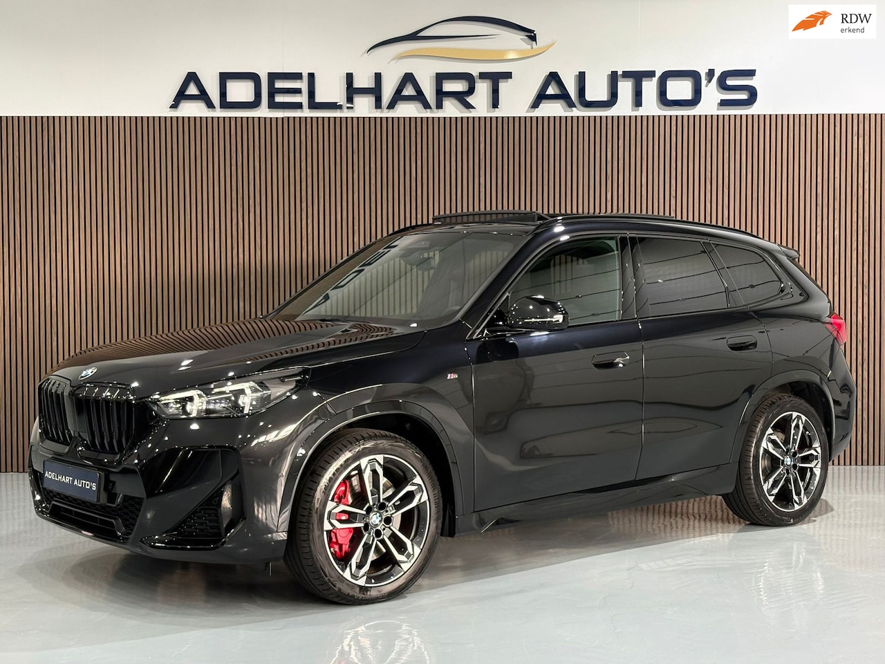 BMW X1 - SDrive20i M Sport Pakket / Panorama dak / Lederen interieur / Keyless / Climate control - AutoWereld.nl