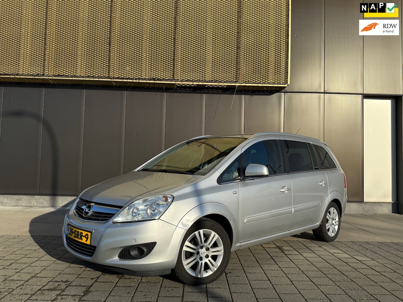 Opel Zafira - 1.8 Cosmo |Distr vv | 7 pers | Navi | Cruise | Stoelverw. | PDC | Leder | Trekh | - AutoWereld.nl