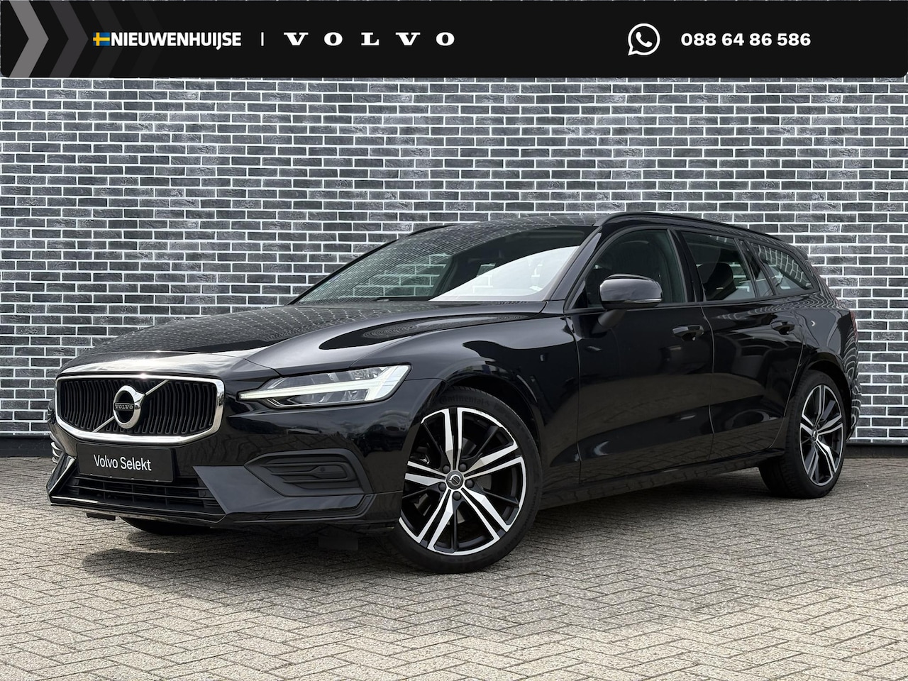 Volvo V60 - 2.0 B3 Momentum Advantage | Achteruitrijcamera | Lichtmetalen Velgen 17 inch | Navigatie | - AutoWereld.nl
