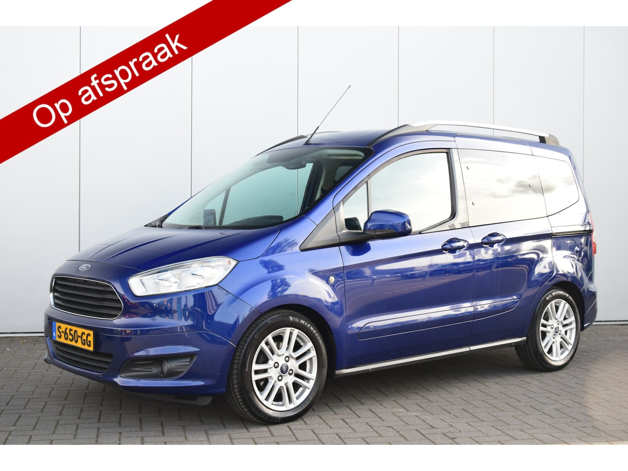 Ford Tourneo Courier - 1.0 Titanium 2x schuifdeur Priv/Glass Trekhaak - AutoWereld.nl