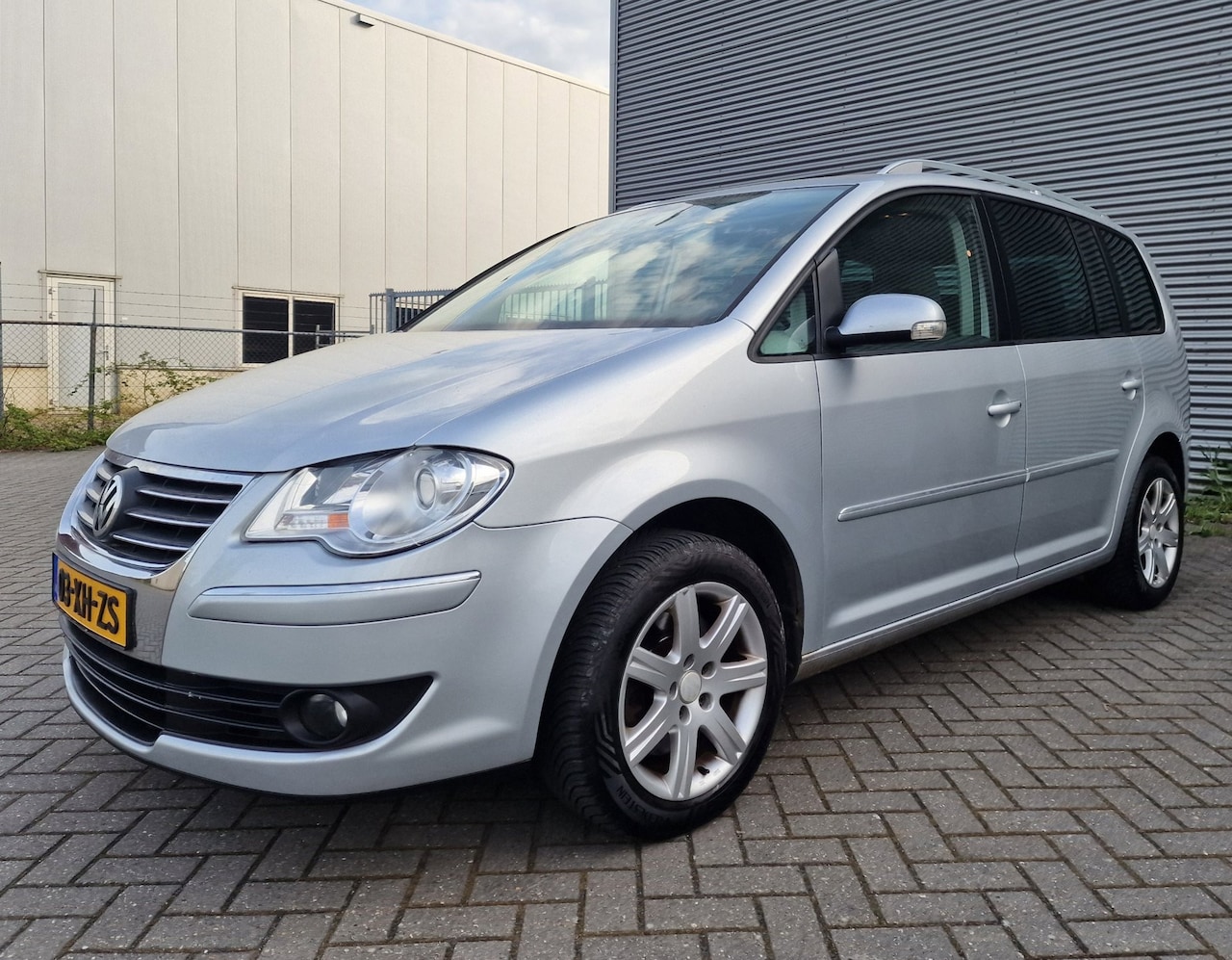 Volkswagen Touran - 1.4 TSI Highline AUTOMAAT TREKHAAK CRUISE 2 X SLEUTELS - AutoWereld.nl