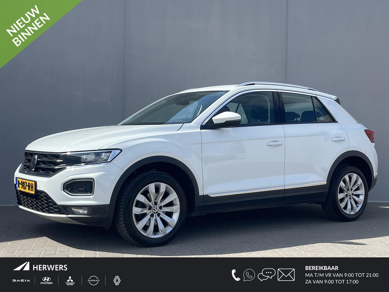 Volkswagen T-Roc - 1.5 TSI Sport / Keyless Entry & Start  / Achteruitrijcamera / Apple Carplay & Android Auto - AutoWereld.nl