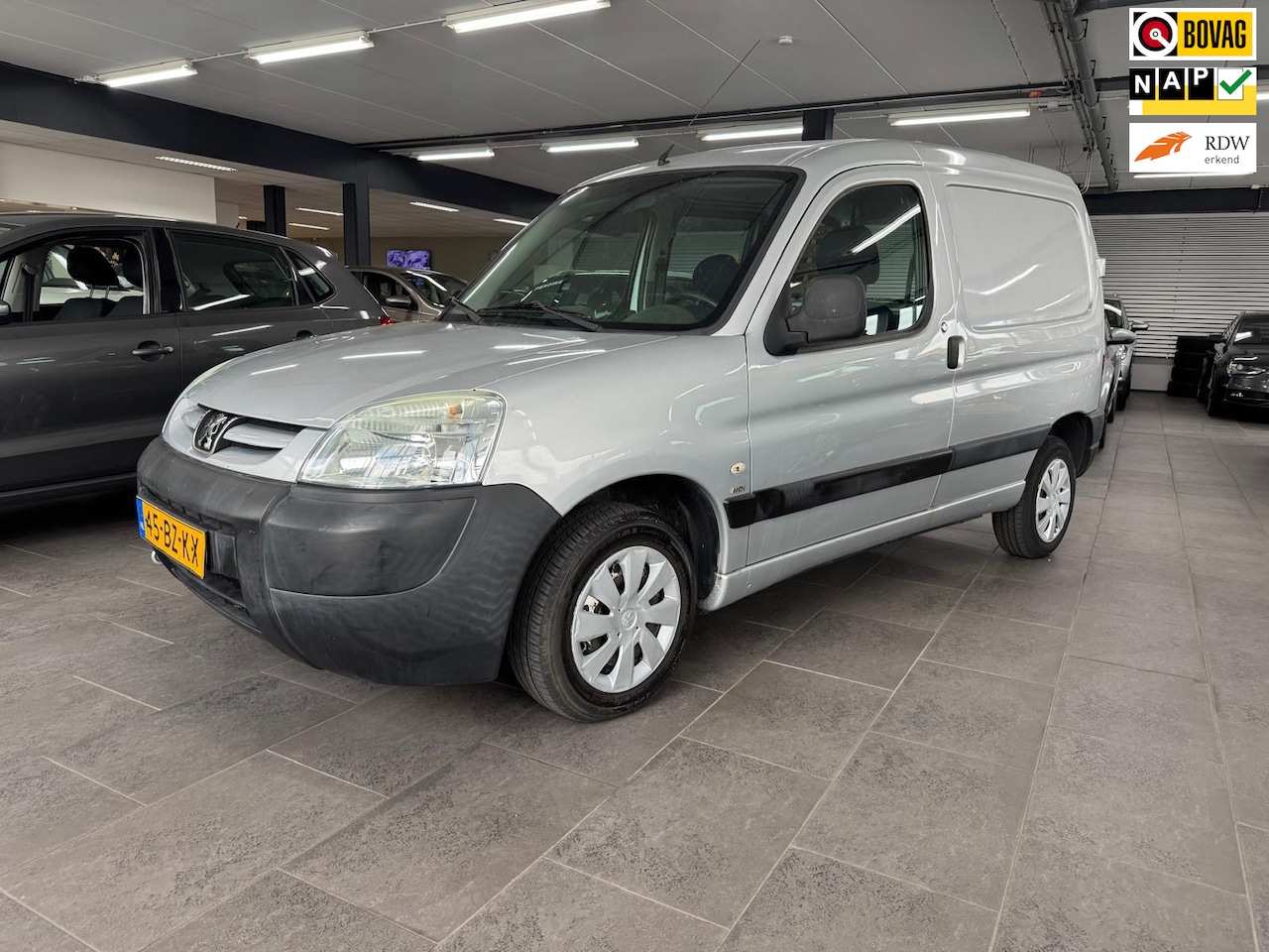 Peugeot Partner - 190C 2.0 HDI Avantage 58 dzkm 1-eigenaar apk 17-05-2027 elektrische pakket parkeersensoren - AutoWereld.nl