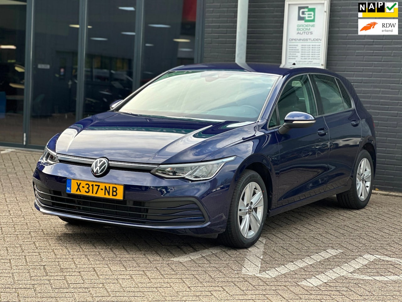 Volkswagen Golf - 1.0 eTSI Life /DIGTAAL Cockpit/CAMERA/CARPLAY/SFEERVERLICHTING!! - AutoWereld.nl