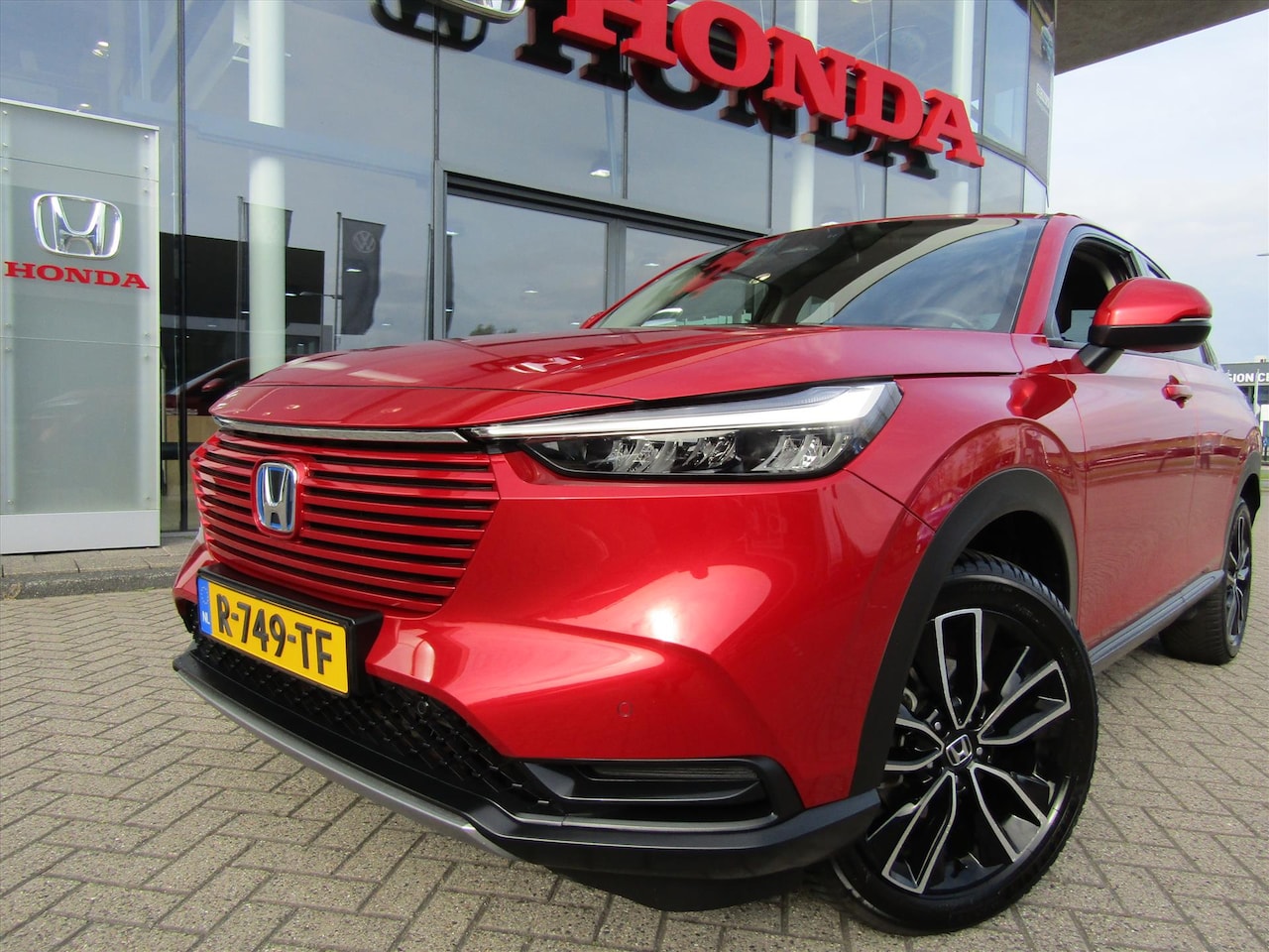 Honda HR-V - 1.5 i-MMD 131pk CVT Elegance, Vol leder,Trekhaak,Allweatherbanden - AutoWereld.nl